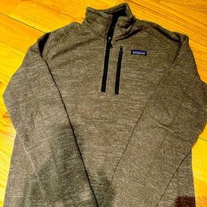 Patagonia men’s size small half zip pullover